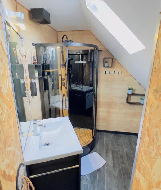 Photo of Others in Mer