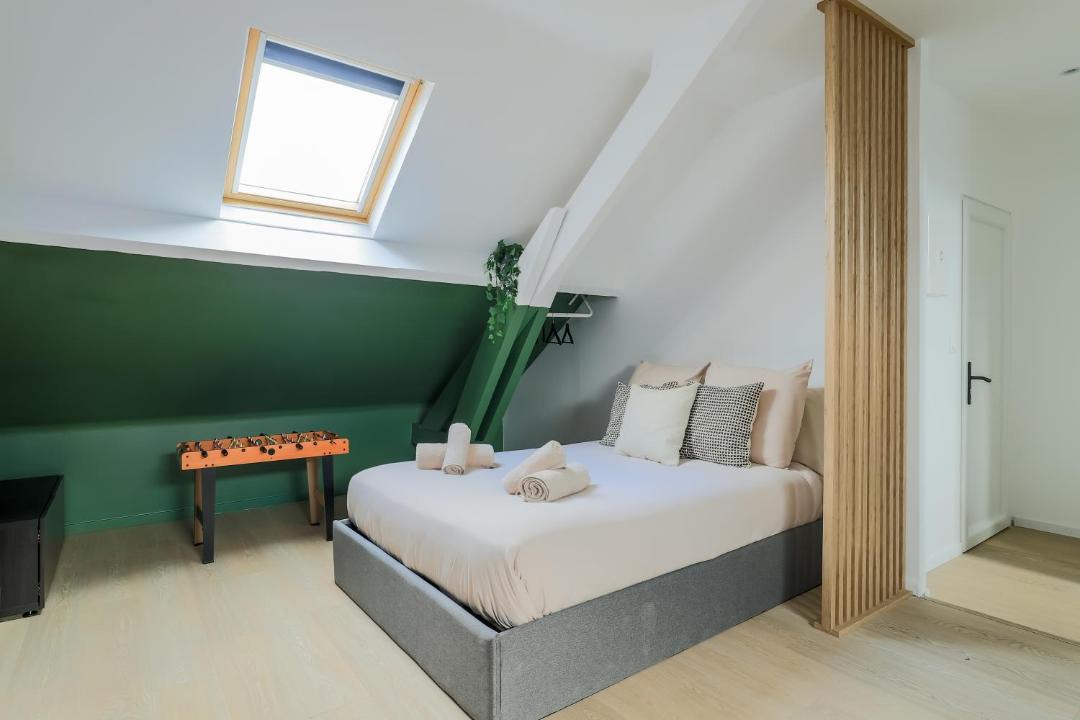 Photo of Bedroom in Lens