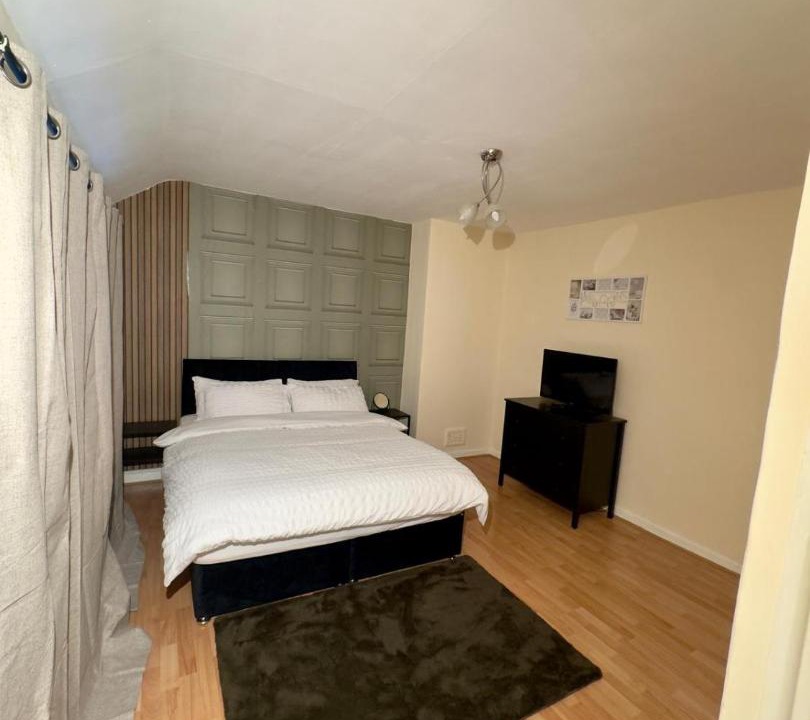 Photo of Bedroom in Alibon