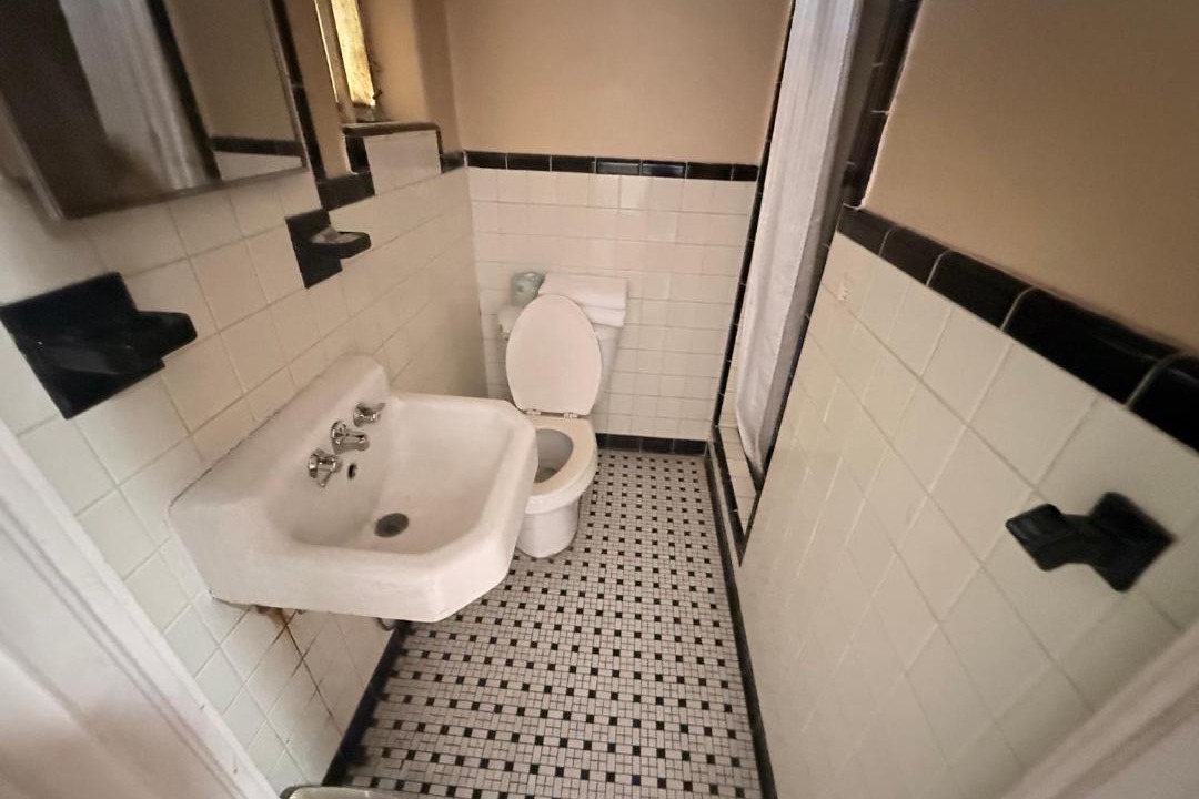Photo of Bathroom in Laurel Park