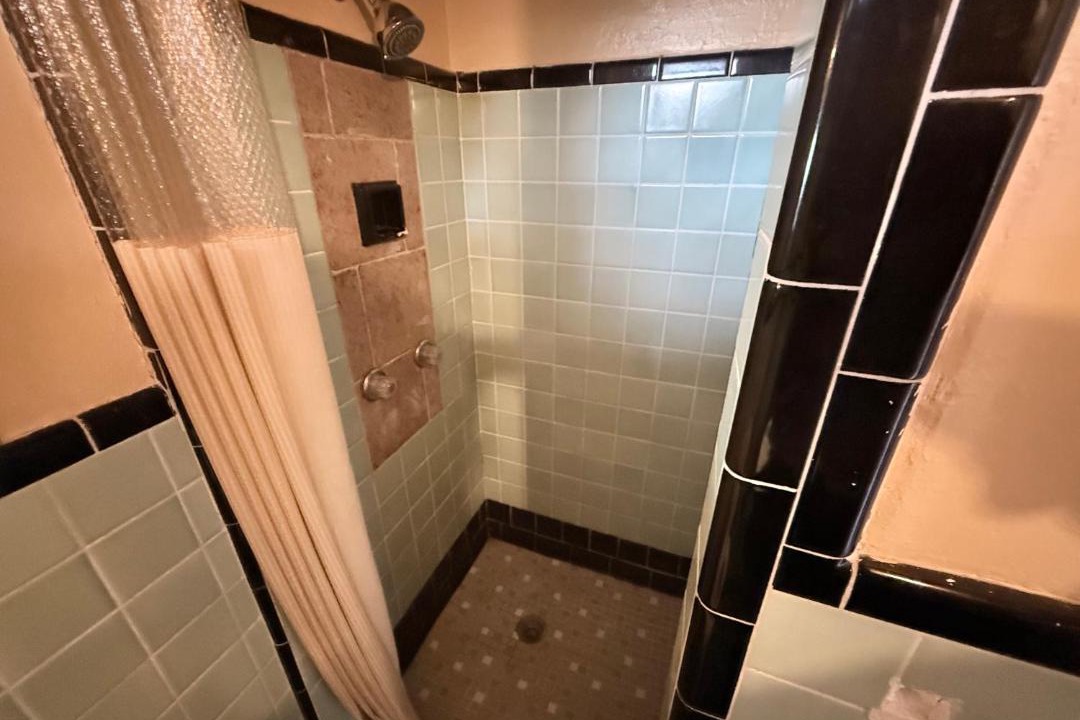 Photo of Bathroom in Laurel Park