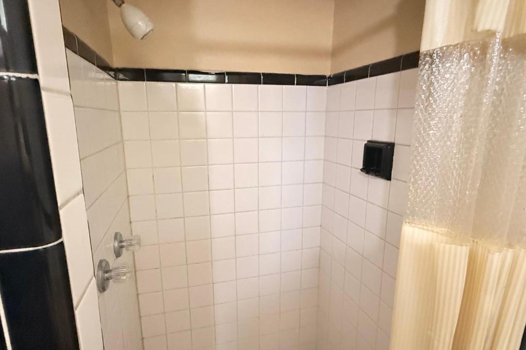 Photo of Bathroom in Laurel Park
