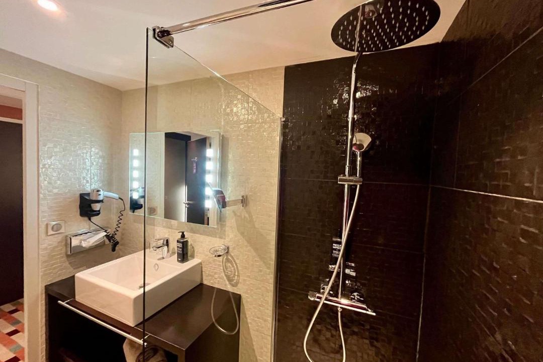 Photo of Bathroom in Saint-Herblain