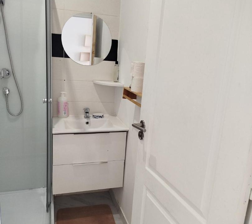 Photo of Bathroom in Mantes-la-Jolie