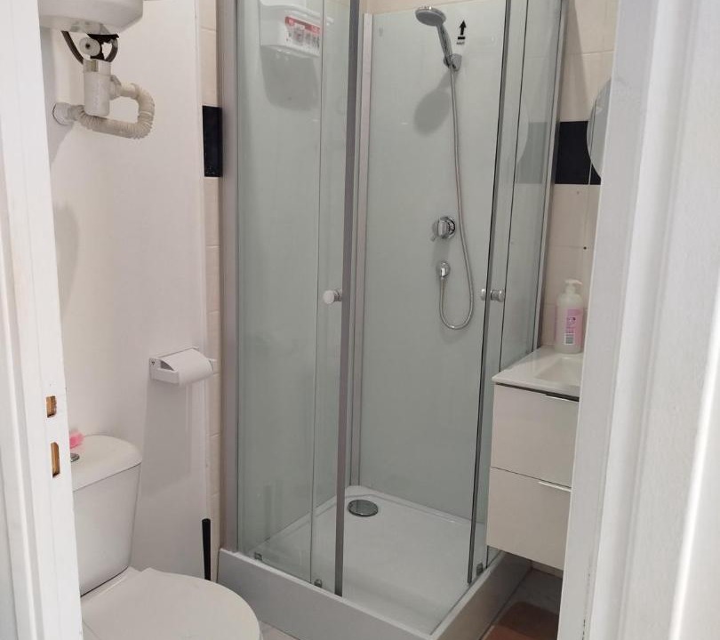 Photo of Bathroom in Mantes-la-Jolie