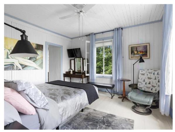 Photo of Bedroom in Saint-Jean-de-l'lle-d'Orleans