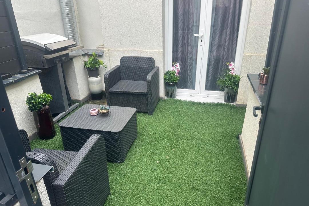 Photo of Patio Balcony in Republique - Tolstoi