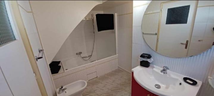 Photo of Bathroom in Redessan