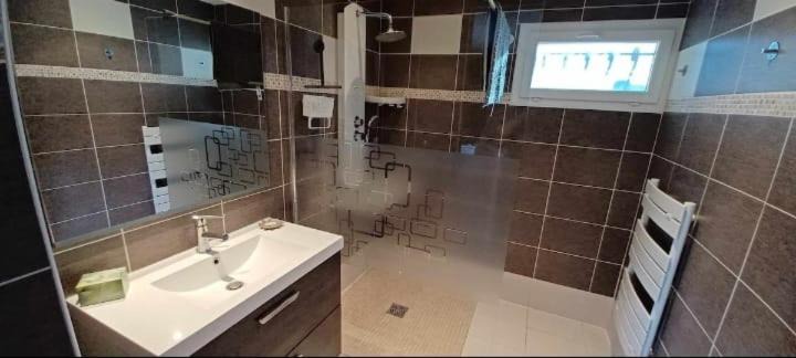 Photo of Bathroom in Redessan
