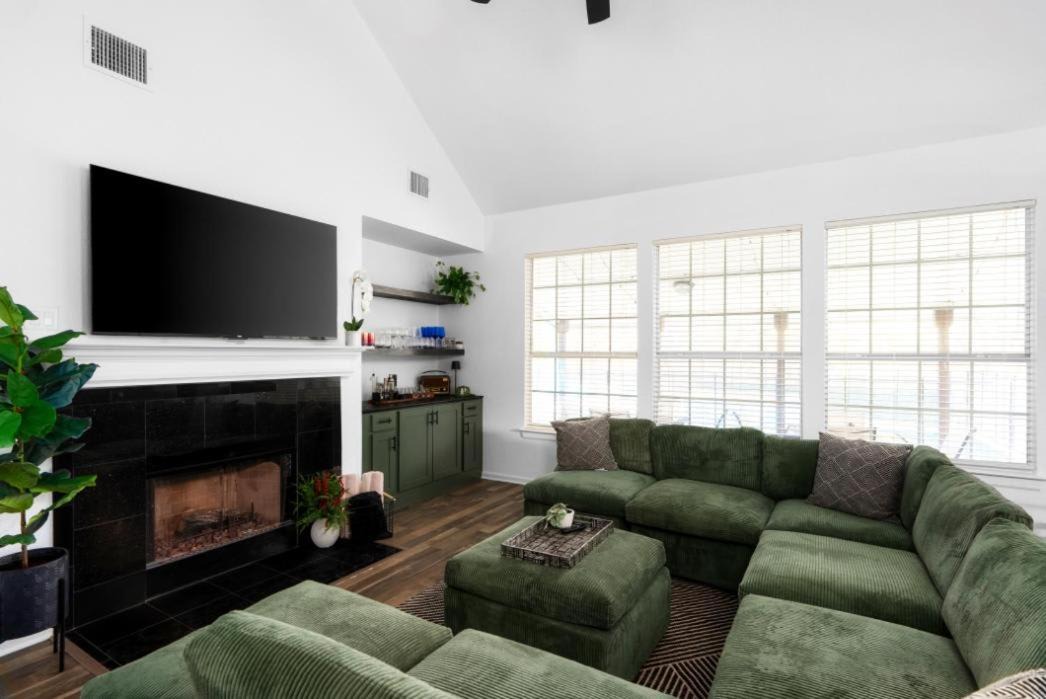 Photo of Livingroom in Pflugerville