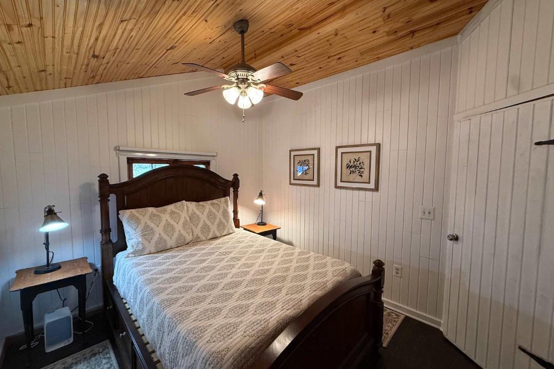 Photo of Bedroom in Camdenton