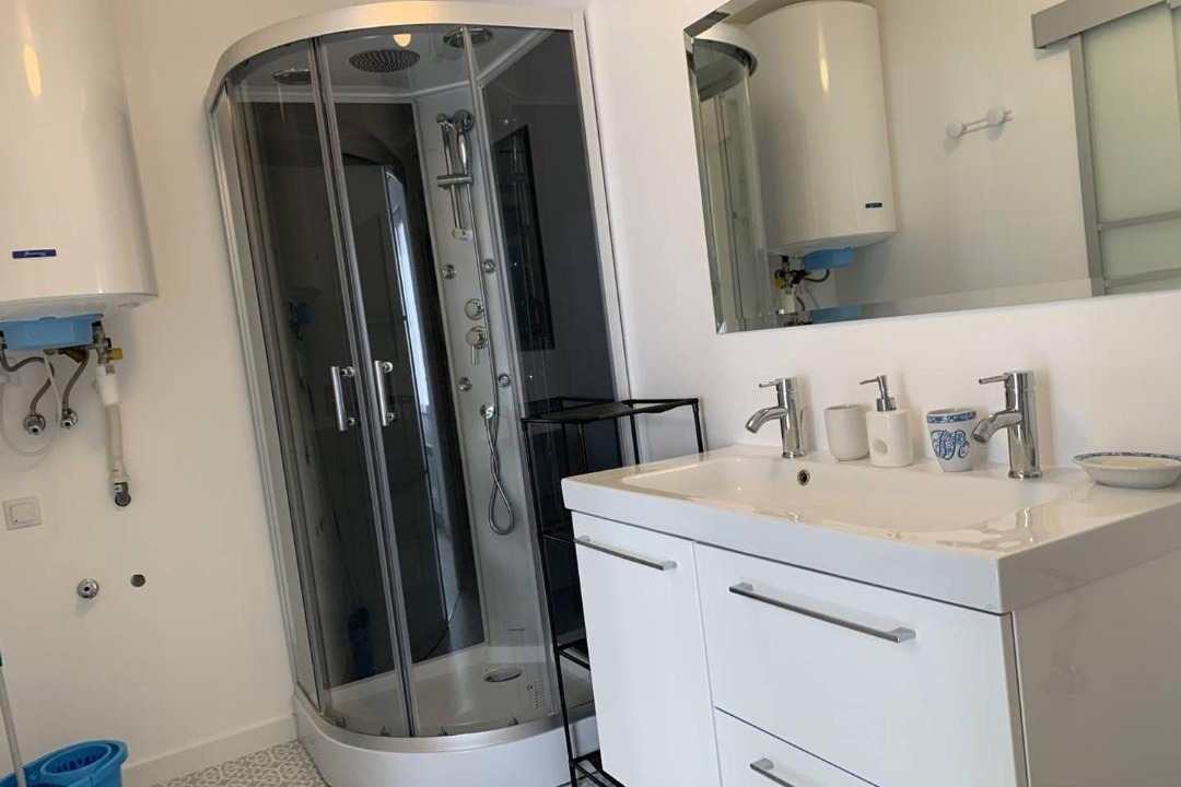 Photo of Bathroom in Courlancy