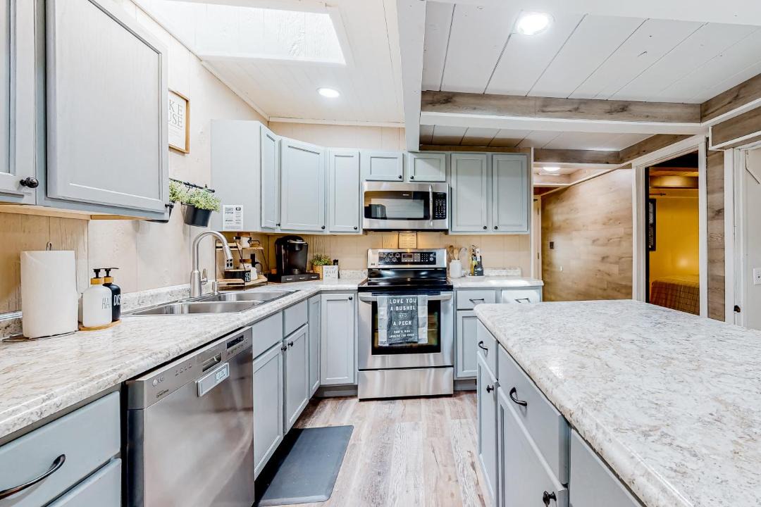 Photo of Kitchen in Flat Hollow Marina