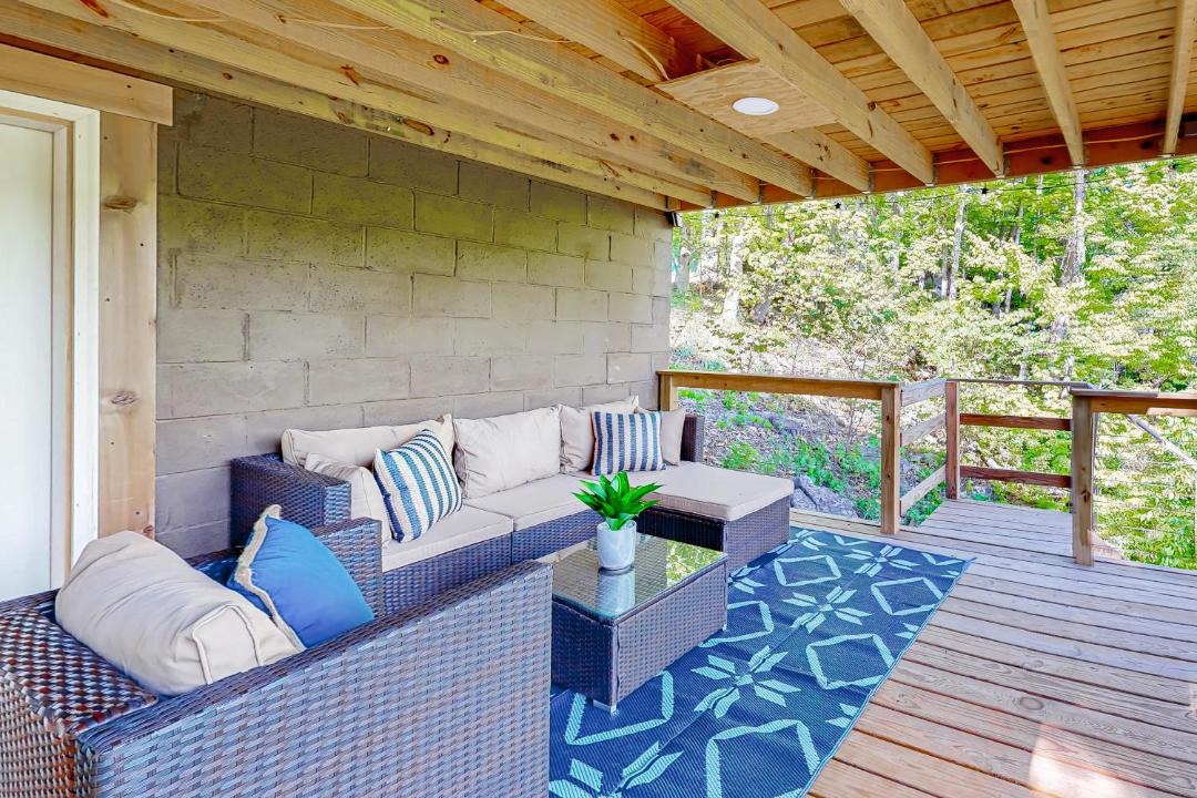 Photo of Patio Balcony in Flat Hollow Marina