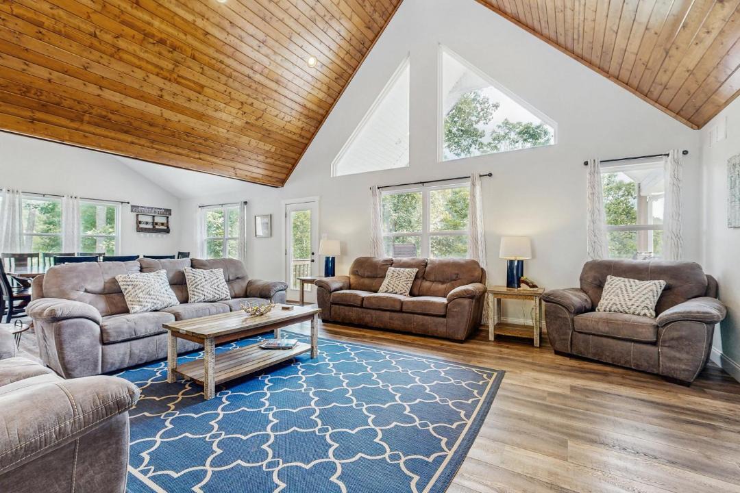 Photo of Livingroom in Lakeside Estates