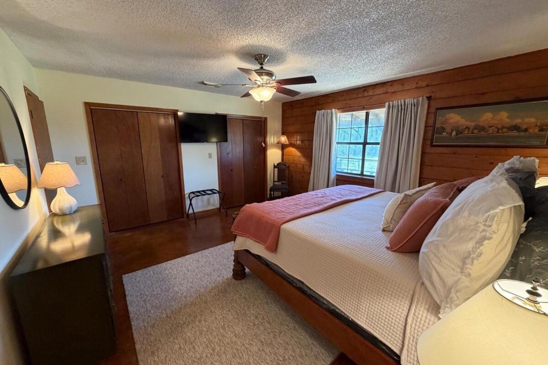 Photo of Bedroom in Nacogdoches
