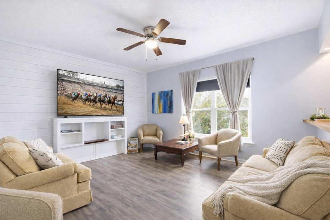 Photo of Livingroom in Jeffersontown