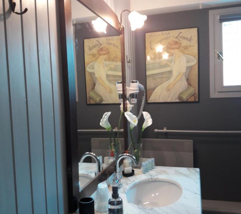 Photo of Bathroom in Bonneuil-Matours