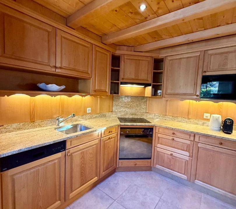 Photo of Kitchen in Lens