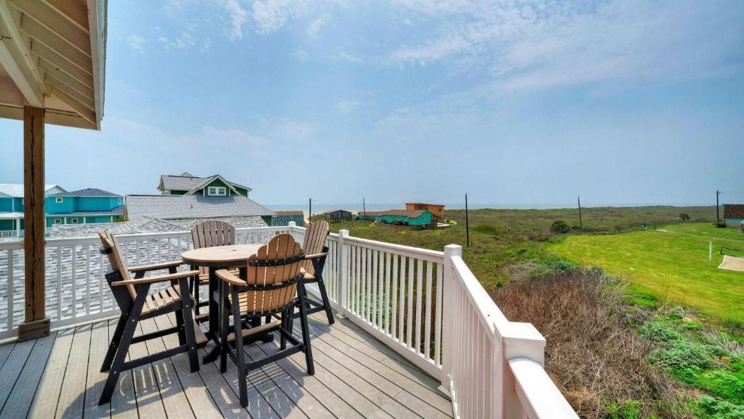 Photo of Patio Balcony in Sand Point