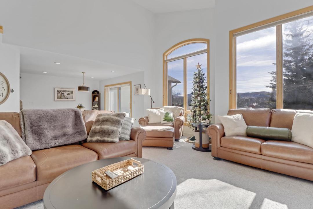 Photo of Livingroom in Corinthian Hills