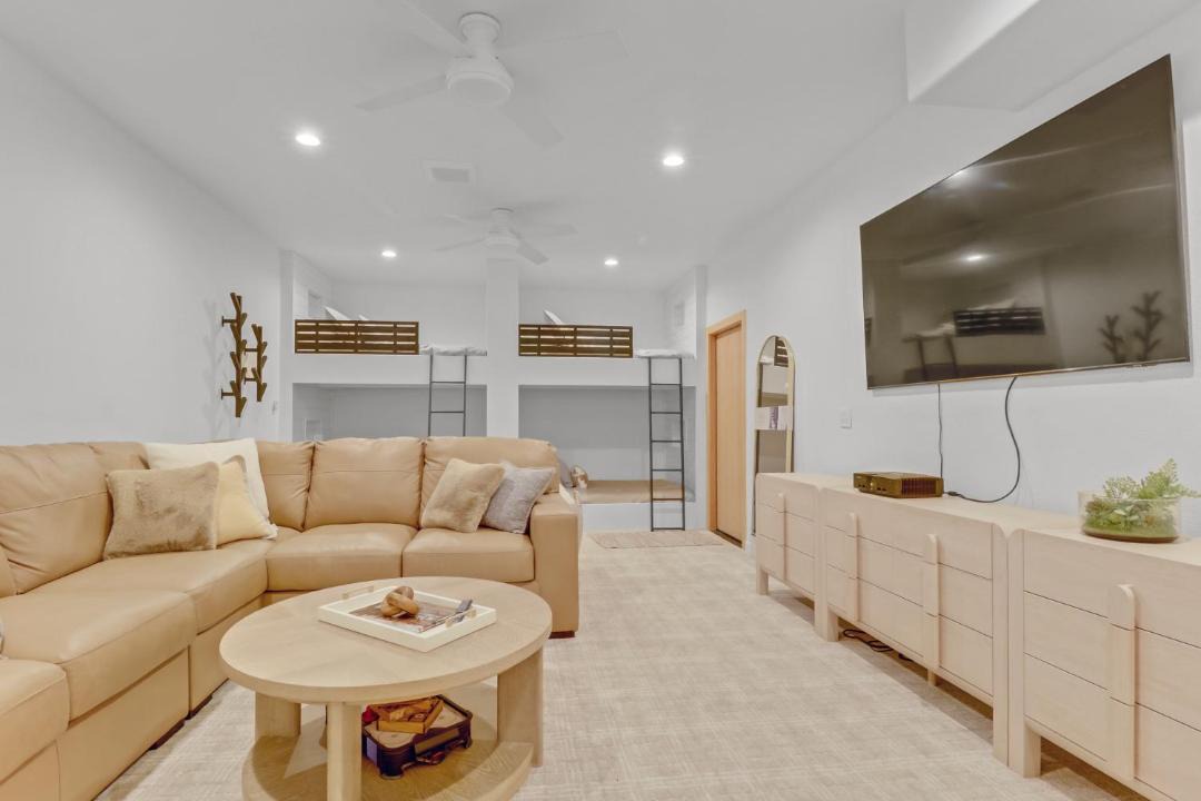 Photo of Livingroom in Corinthian Hills