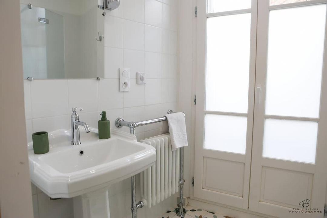 Photo of Bathroom in Clemenceau