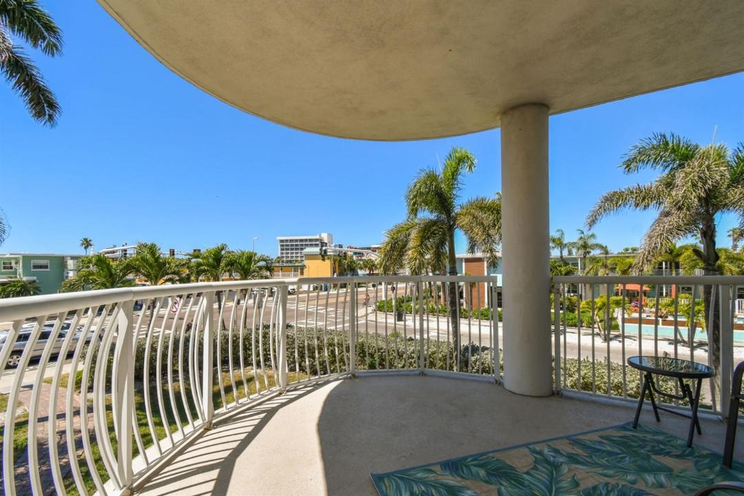 Photo of Patio Balcony in Treasure Island