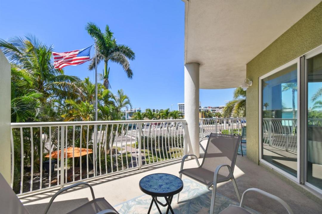 Photo of Patio Balcony in Treasure Island
