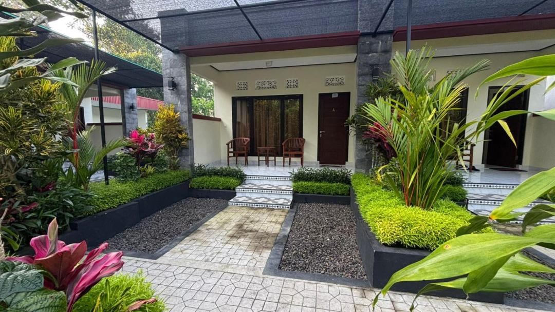 Photo of Others in Tembuku