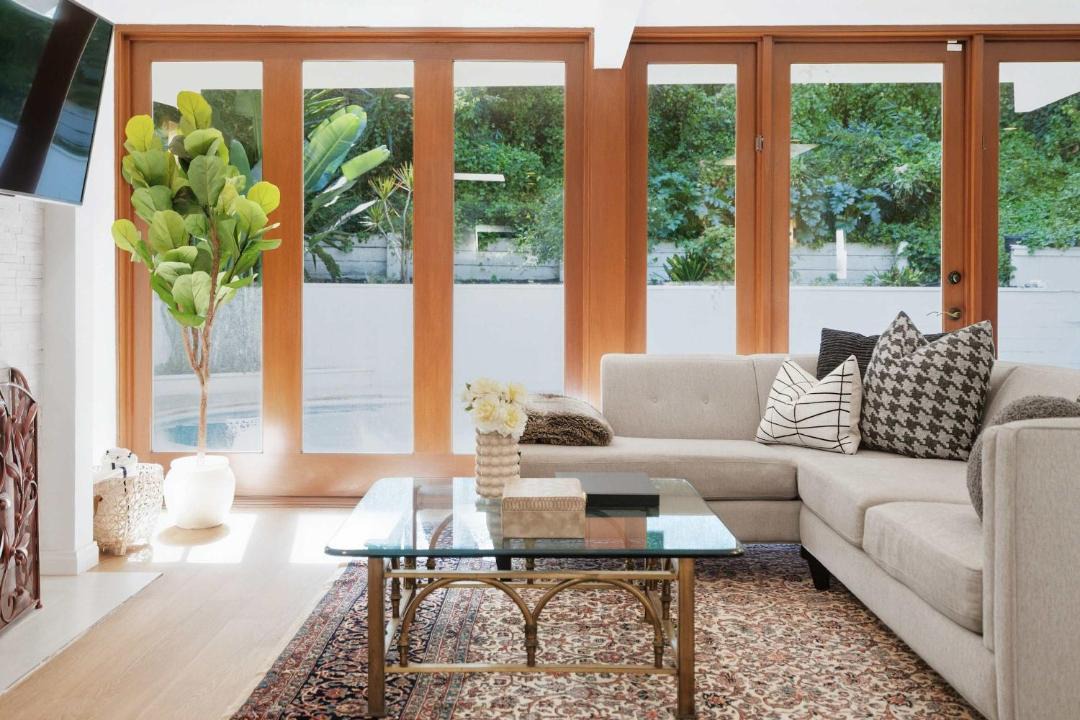 Photo of Livingroom in Beverly Glen