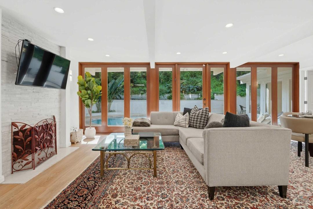 Photo of Livingroom in Beverly Glen