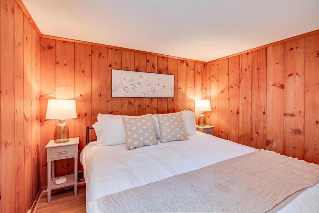 Photo of Bedroom in Alton