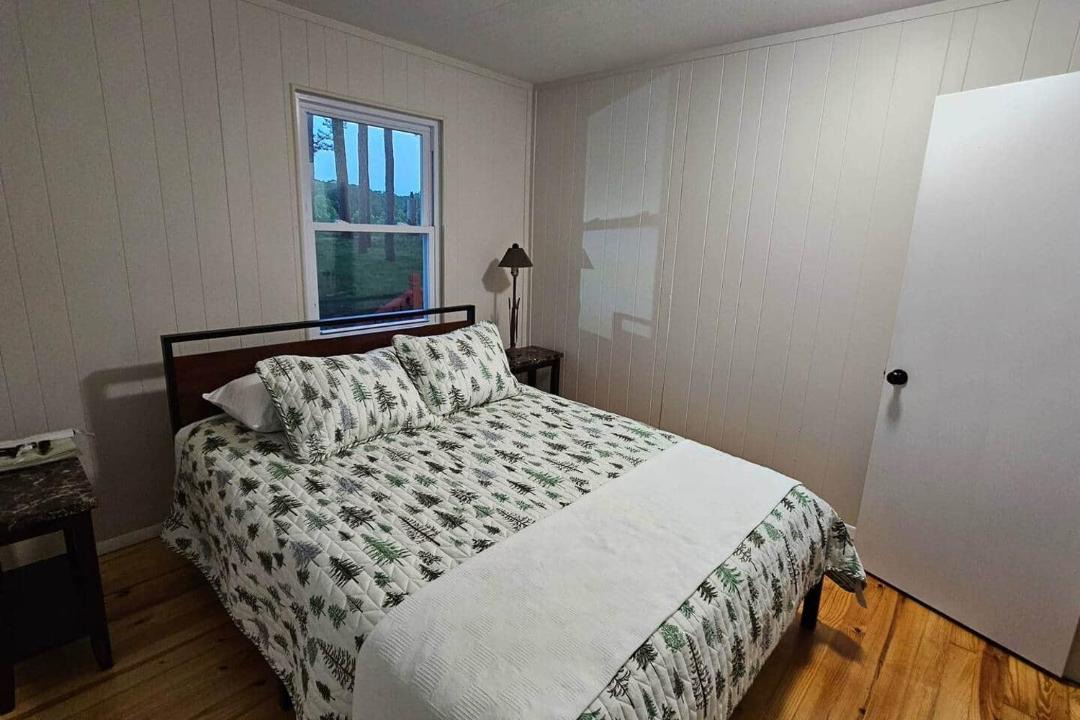 Photo of Bedroom in Grubville