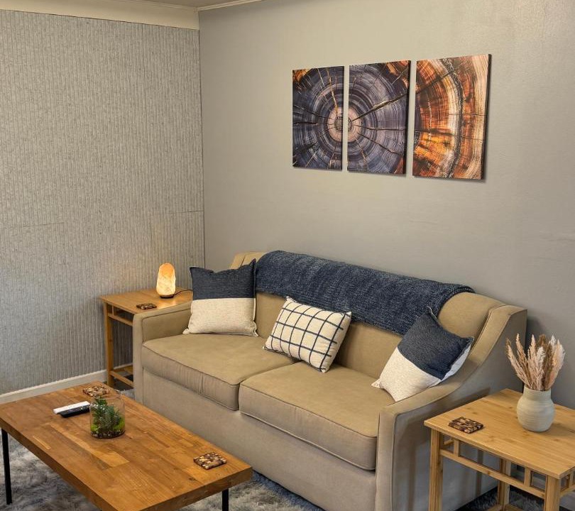 Photo of Livingroom in Oakridge