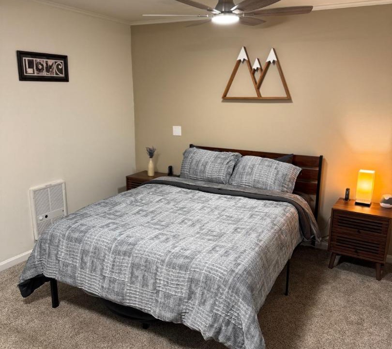 Photo of Bedroom in Oakridge