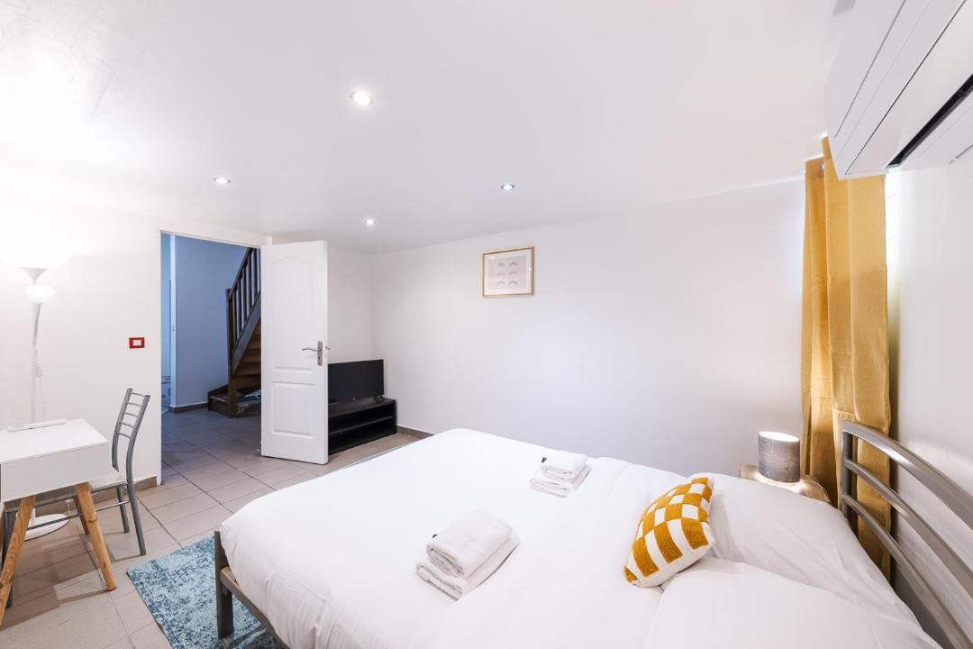 Photo of Bedroom in Neuilly-Plaisance