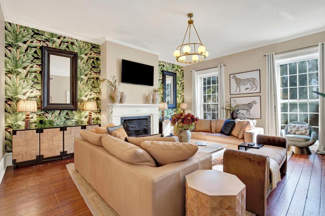 Photo of Livingroom in Historic District - North