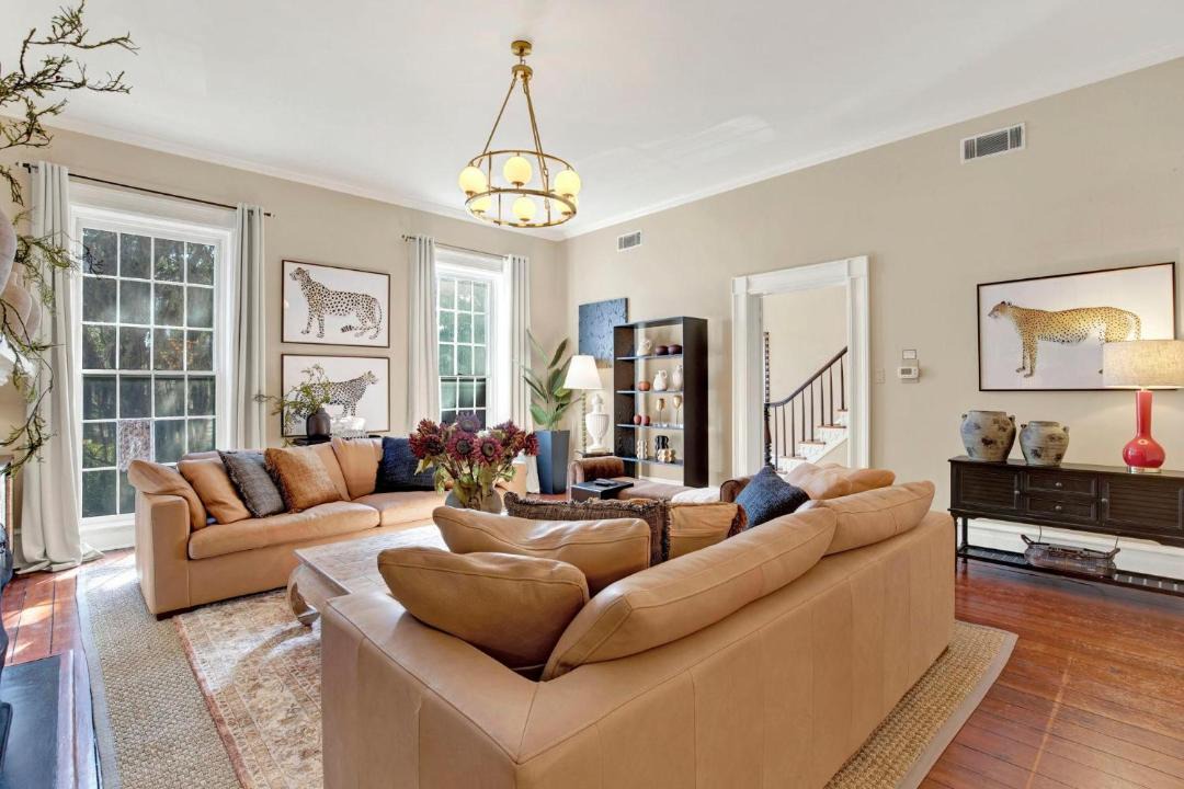 Photo of Livingroom in Historic District - North
