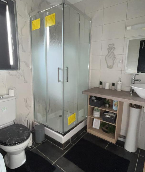 Photo of Bathroom in Mantes-la-Jolie