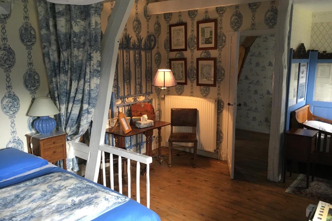 Photo of Others in Surville