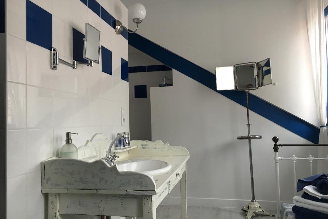 Photo of Others in Surville