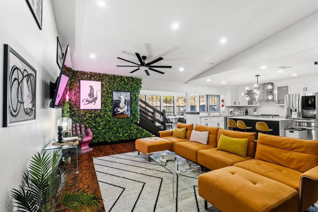 Photo of Livingroom in North Central Carrollton