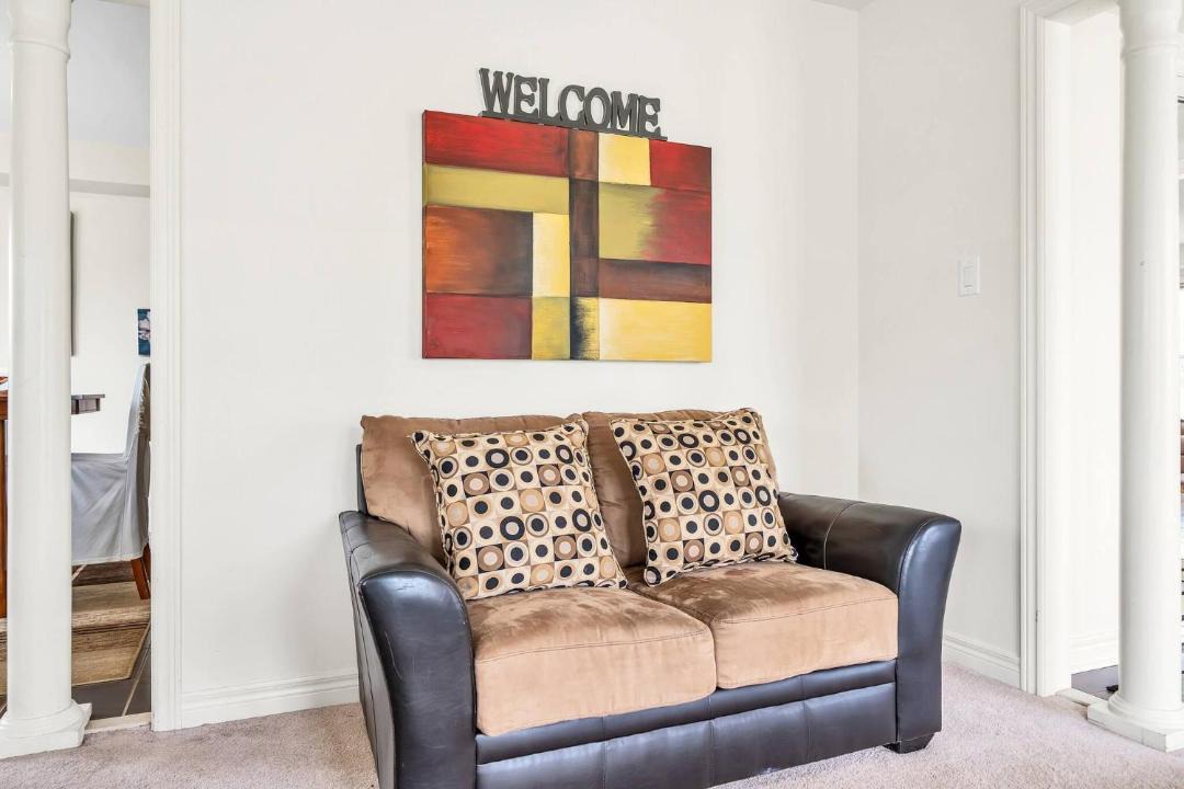 Photo of Livingroom in Ajax