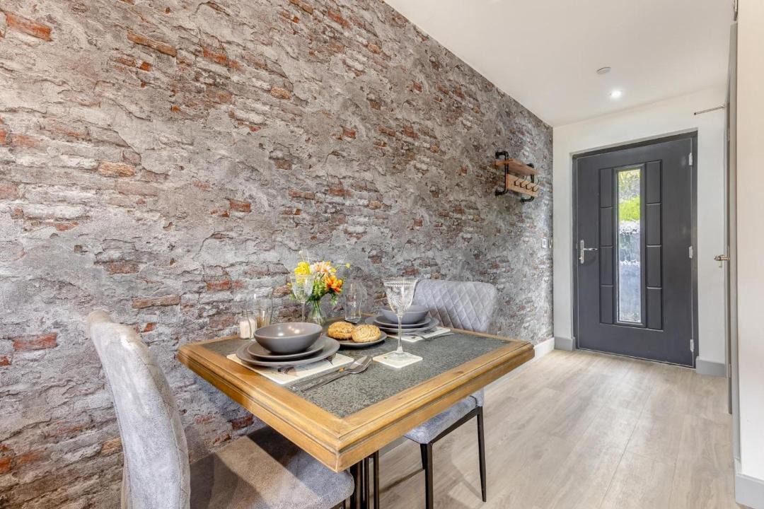 Photo of Others in Kingswood