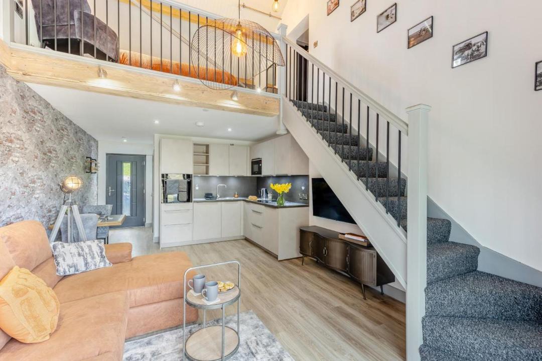 Photo of Others in Kingswood