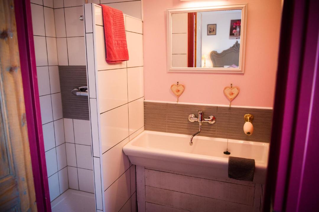 Photo of Bathroom in Tour-de-Faure