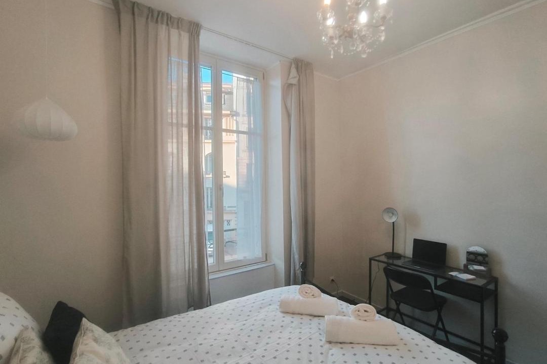 Photo of Bedroom in Poincare - Foch - Anatole France - Croix de Bourgogne