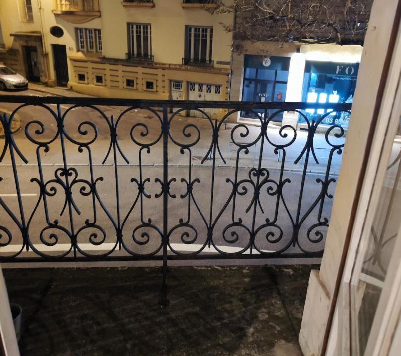 Photo of Patio Balcony in Poincare - Foch - Anatole France - Croix de Bourgogne