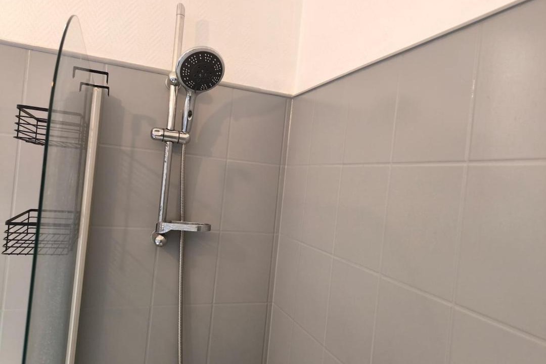 Photo of Bathroom in Poincare - Foch - Anatole France - Croix de Bourgogne